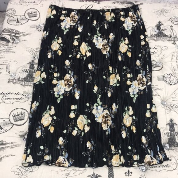 Everleigh Floral Plisse Satin Midi Skirt - Picture 3 of 5
